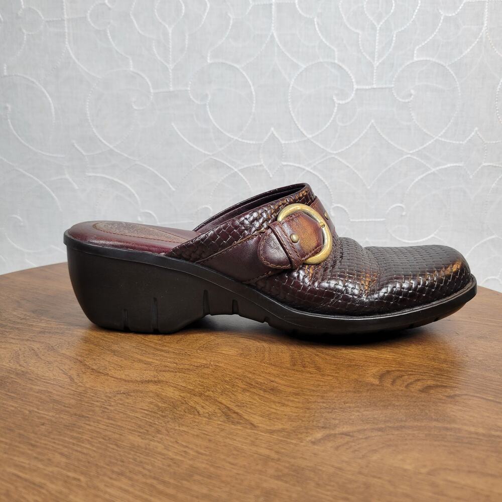 Clarks Artisan Womens Shoes 7.5 Burgandy Weaved Leather Buckle Slip‎ On Mules